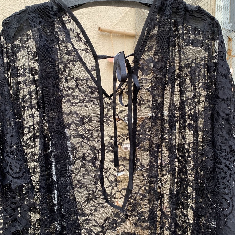 Black lace cape coverup - Picture 4 of 5